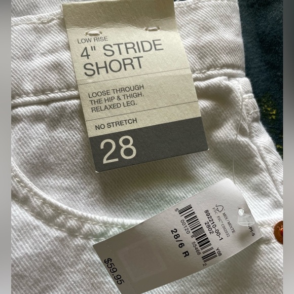 Gap - brand new, tags still on. White denim jean shorts, size 6 - Picture 1 of 2